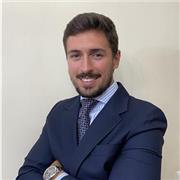 Grado en ADE. Conocimientos de economía y matemáticas.